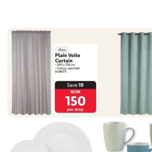Curtain at Makro
