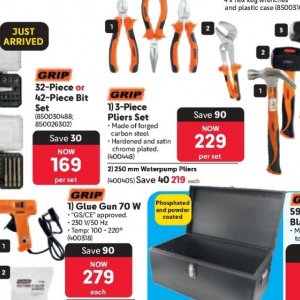 Pliers at Makro