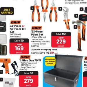 Pliers at Makro